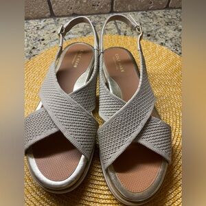Cole Haan Grand Series Sandal in Tan.  Gold Trim Excellent Condition 8Med
